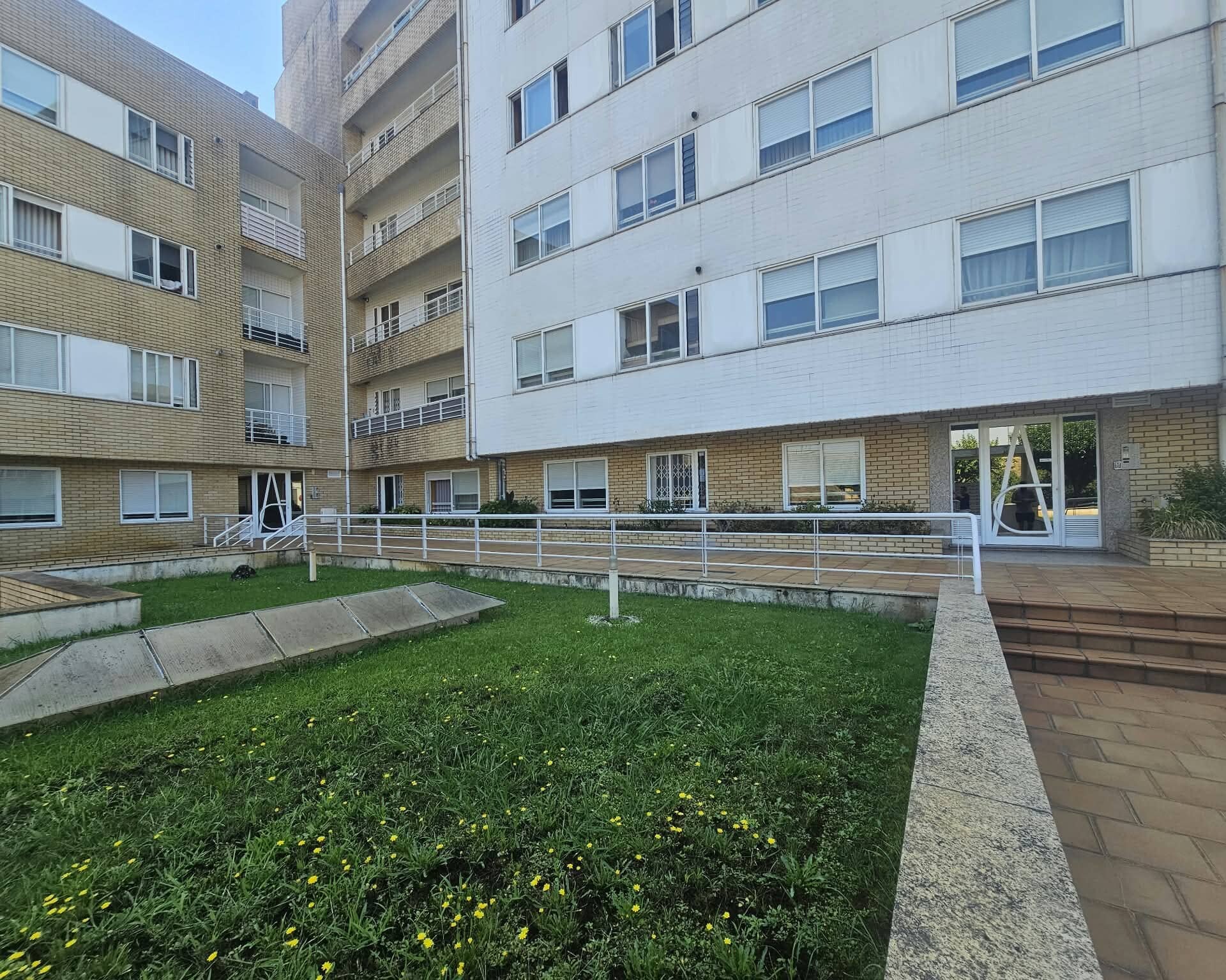 GN/02472 Apartamento T1 Condomínio Fechado Lugar de Garagem em Ermesinde Valongo Porto