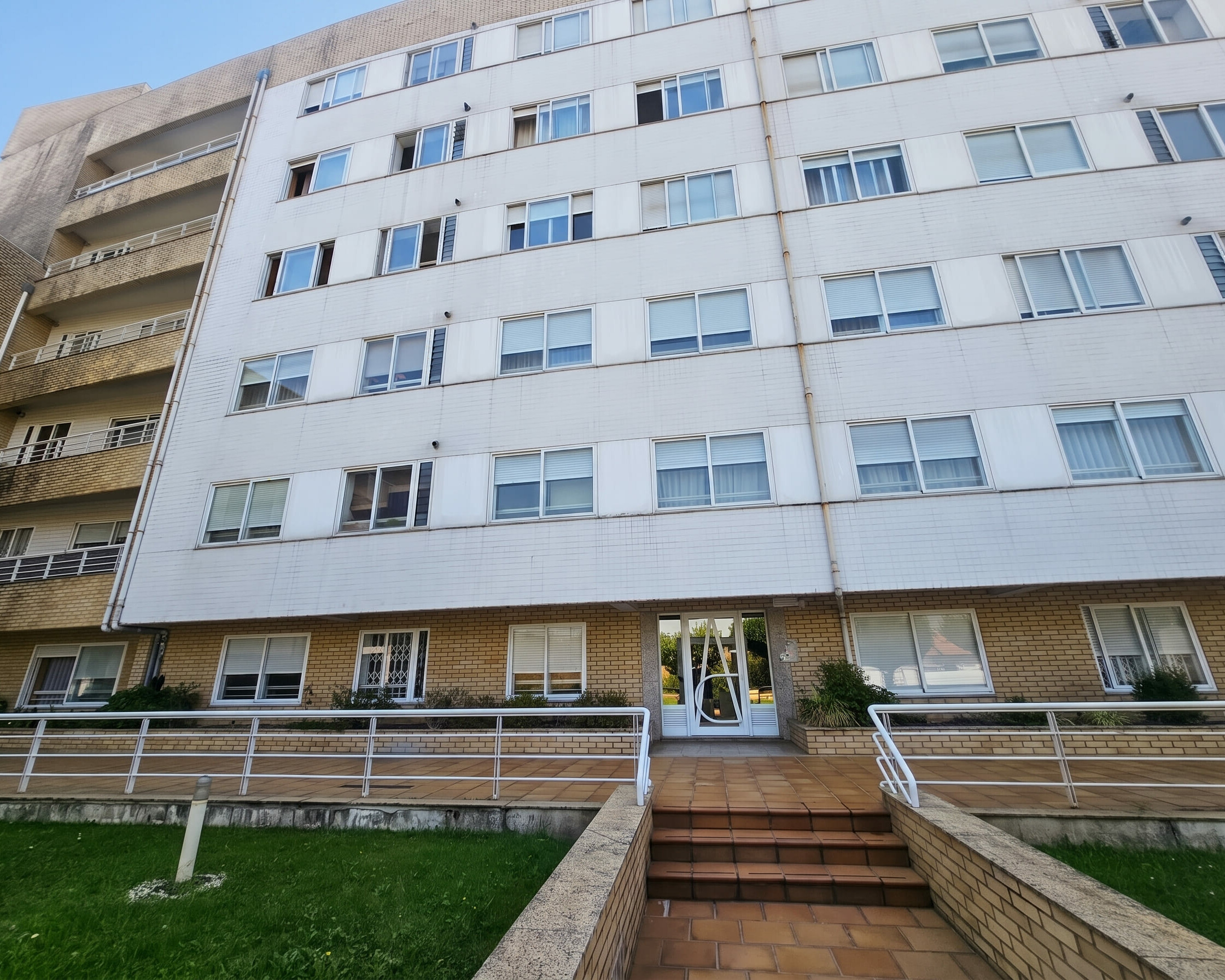 GN/02472 Apartamento T1 Condomínio Fechado Lugar de Garagem em Ermesinde Valongo Porto