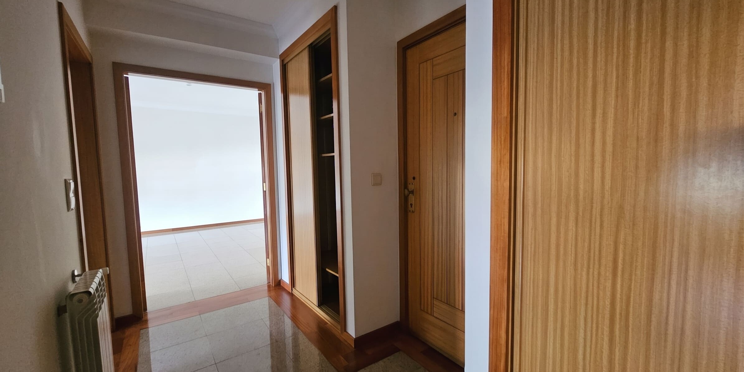 GN/02472 Apartamento T1 Condomínio Fechado Lugar de Garagem em Ermesinde Valongo Porto